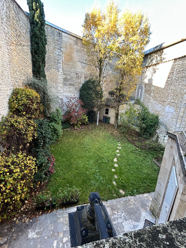 Maison - 244 m² - 8 pièces