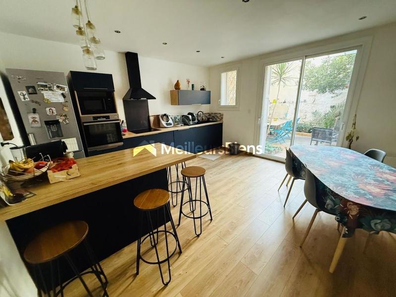 Maison - 182 m² - 7 pièces