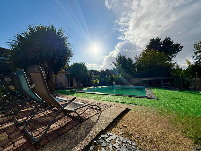 Maison - 260 m² - 10 pièces