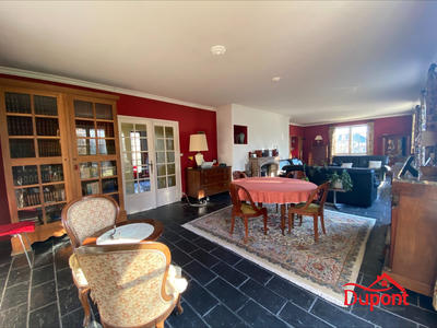 Maison - 200 m² - 7 pièces