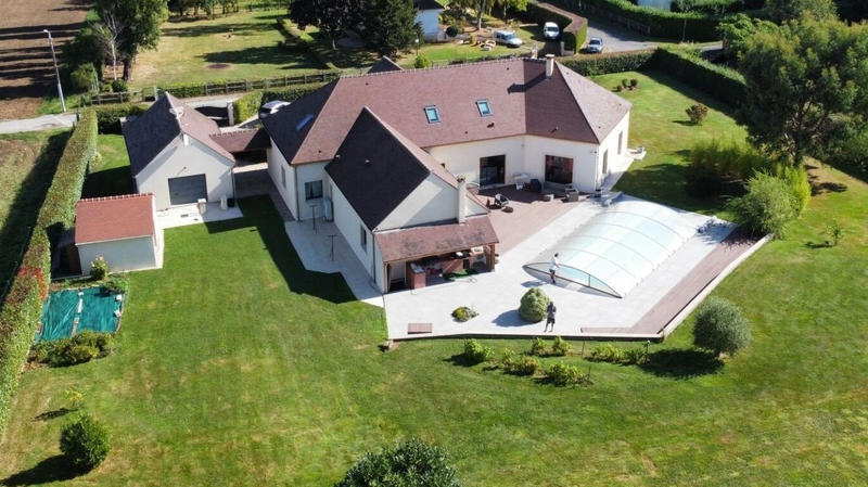 Maison - 349 m² - 9 pièces