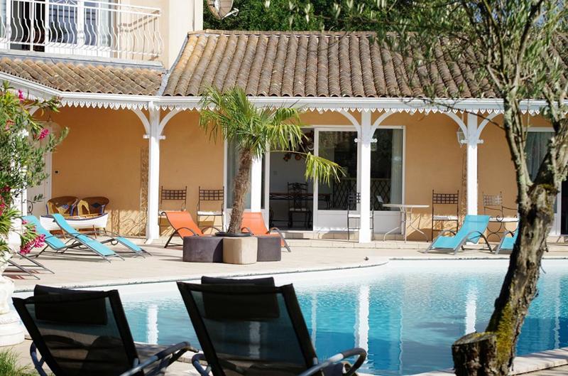 Demeure - 453 m² - 11 pièces