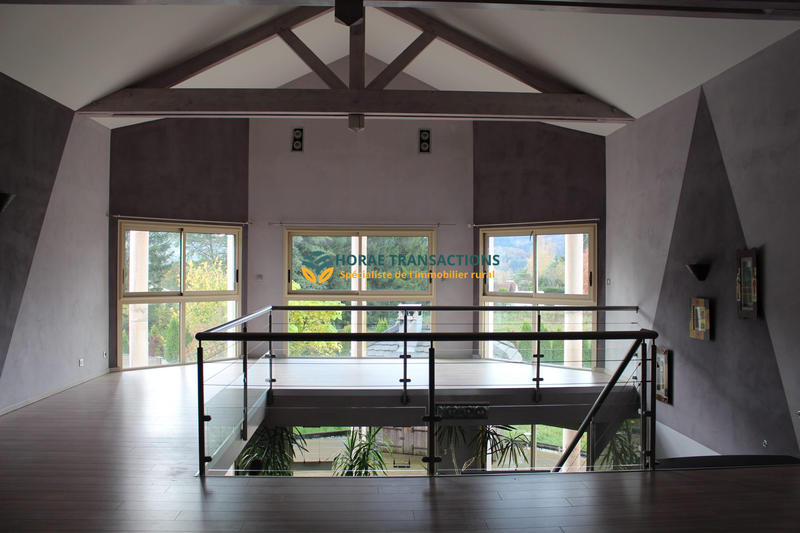 Maison - 327 m² - 9 pièces