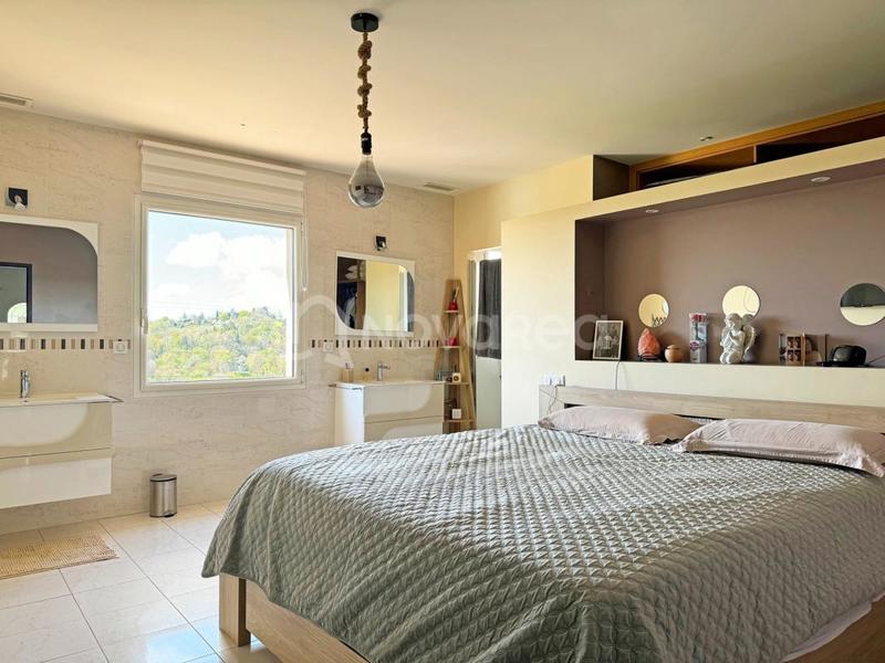 Villa - 280 m² - 8 pièces