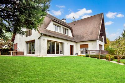 Pavillon - 235 m² - 9 pièces