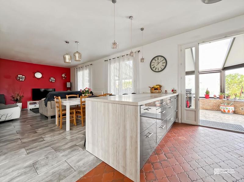 Maison - 200 m² - 9 pièces