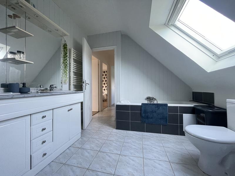 Maison traditionnelle - 92 m² - 5 pièces