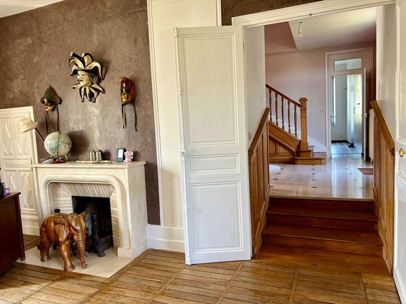 Demeure - 274 m² - 11 pièces