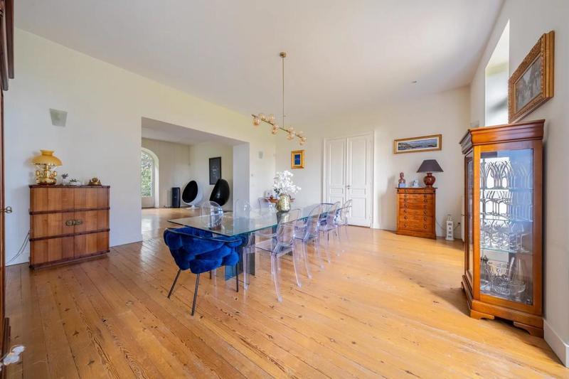 Château - 600 m² - 12 pièces