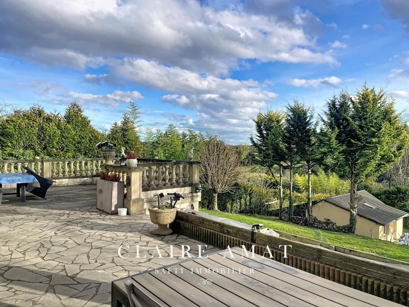 Maison - 230 m² - 7 pièces