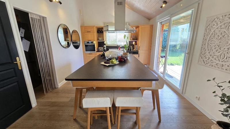 Maison - 219 m² - 7 pièces