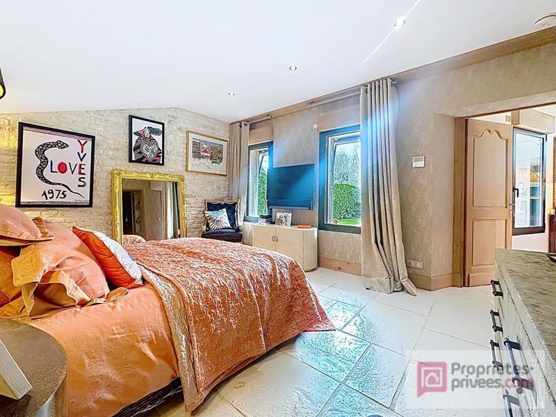 Maison - 235 m² - 8 pièces