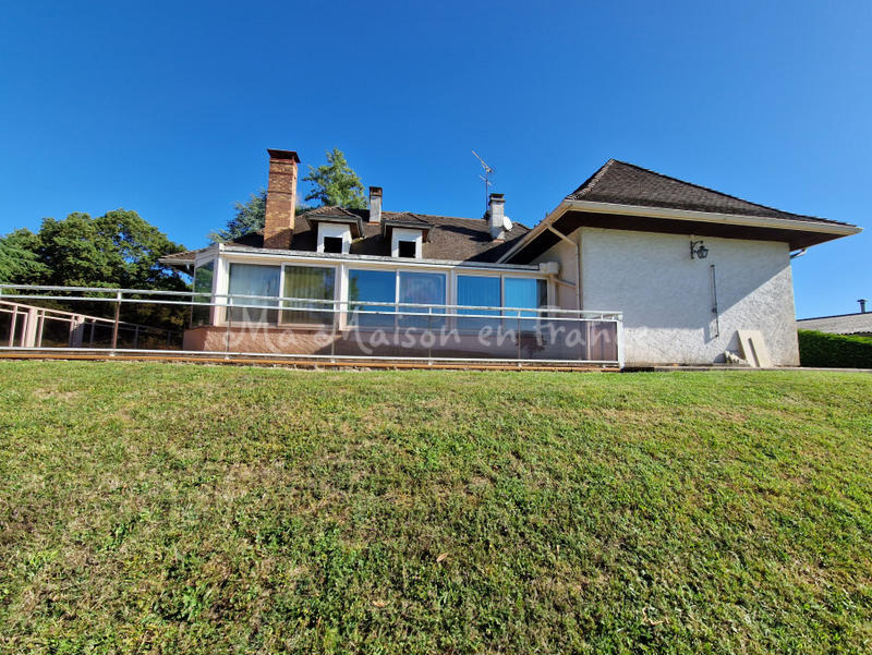 Maison - 225 m² - 11 pièces