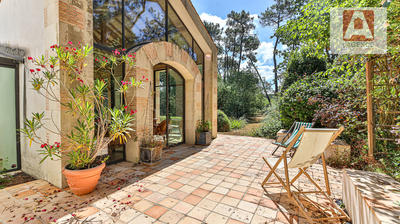 Maison - 233 m² - 8 pièces