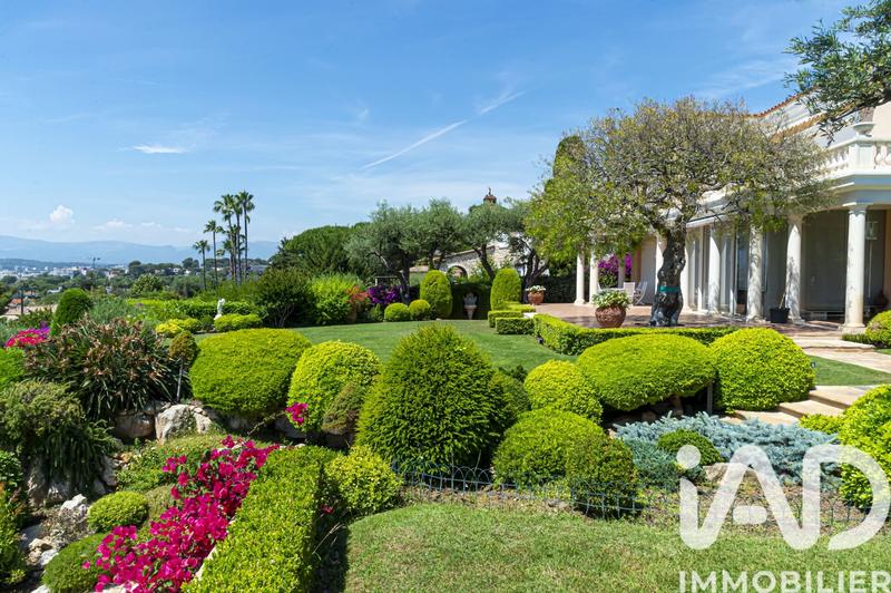 Maison - 555 m² - 15 pièces