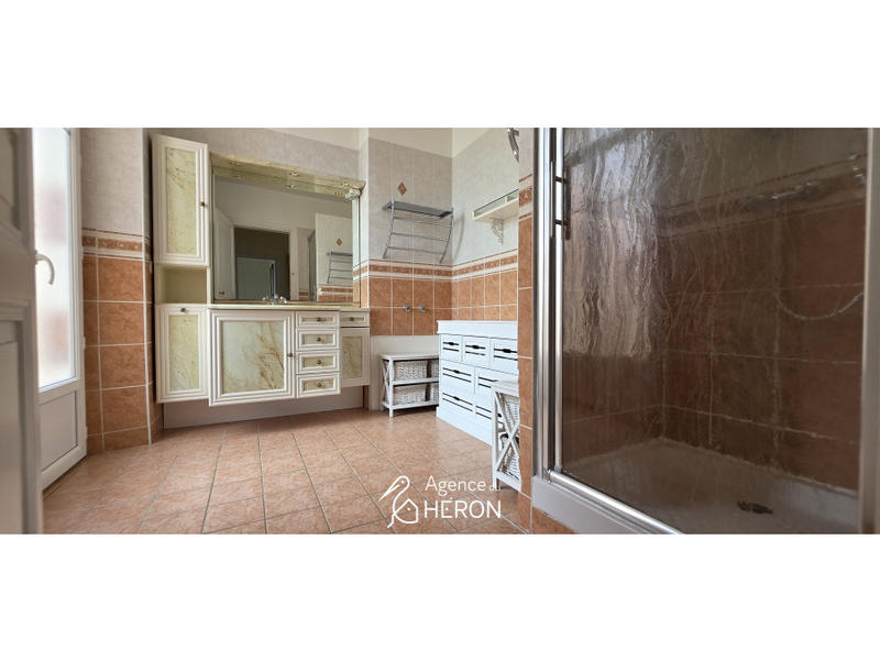 Maison - 240 m² - 9 pièces