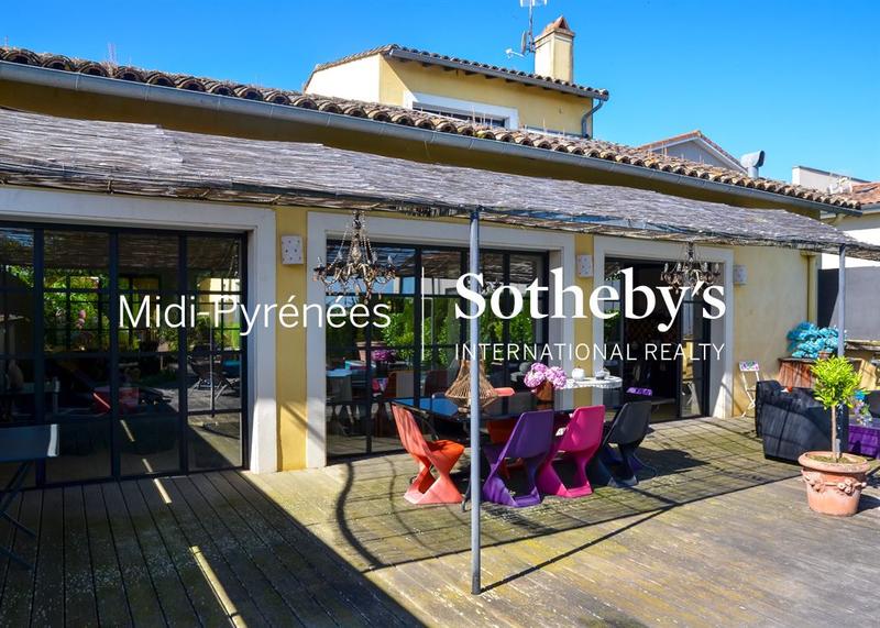 Maison de ville - 375 m² - 9 pièces