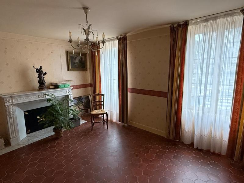 Maison - 220 m² - 8 pièces