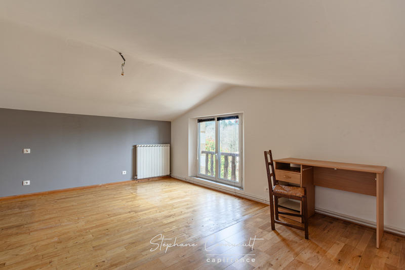 Propriété - 251 m² - 7 pièces