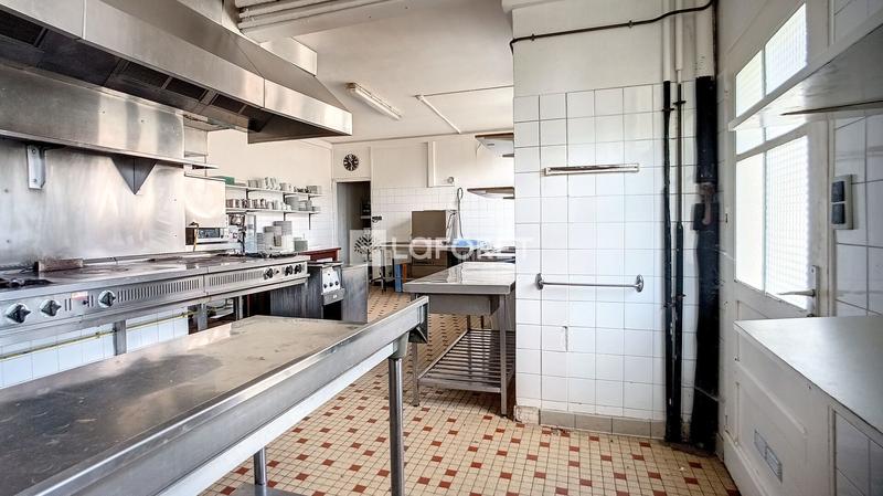 Local commercial - 738 m²