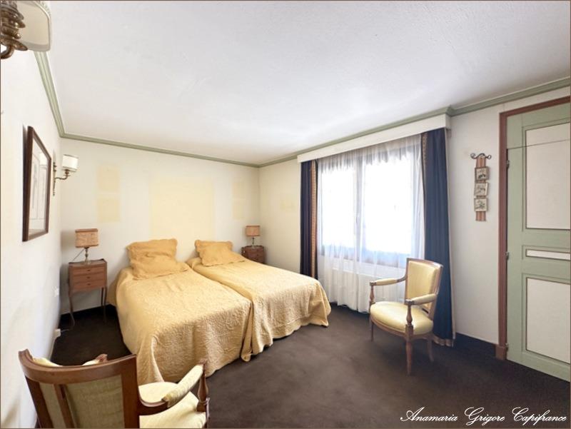 Maison - 393 m² - 11 pièces