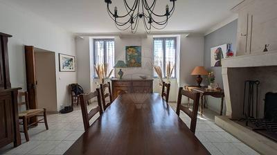 Maison - 210 m² - 9 pièces