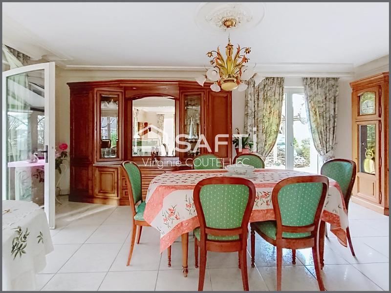 Maison - 254 m² - 12 pièces