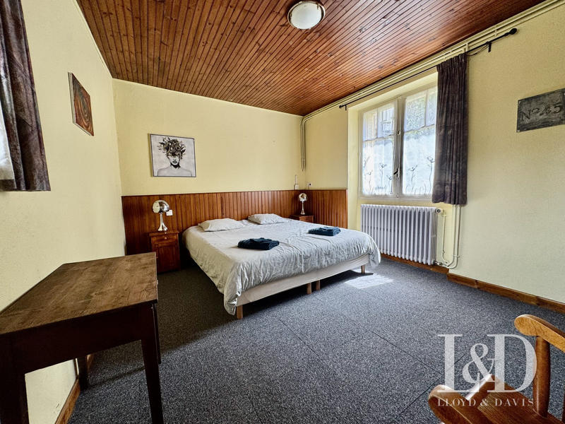 Maison ancienne - 1 490 m² - 40 pièces