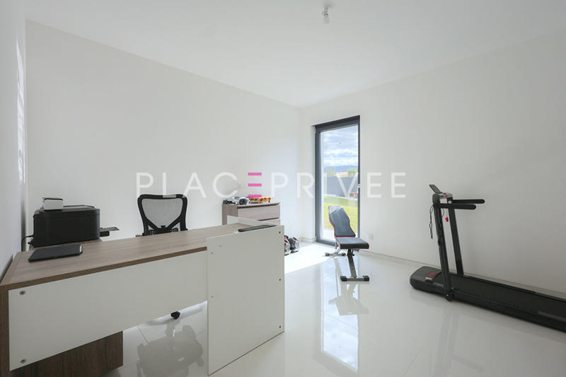 Maison - 300 m² - 9 pièces