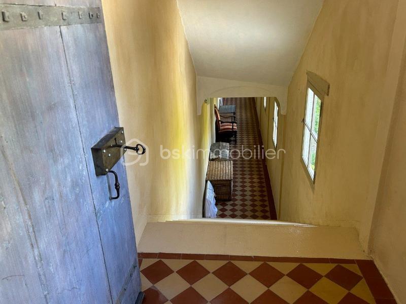 Propriété - 800 m² - 23 pièces