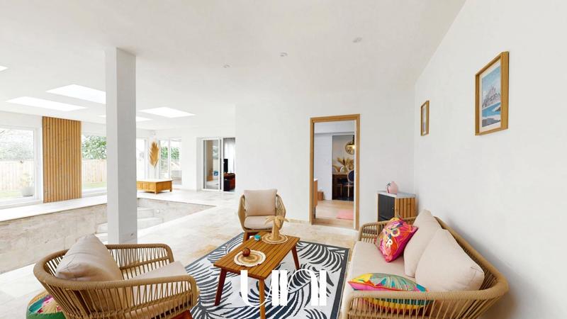 Maison - 210 m² - 6 pièces