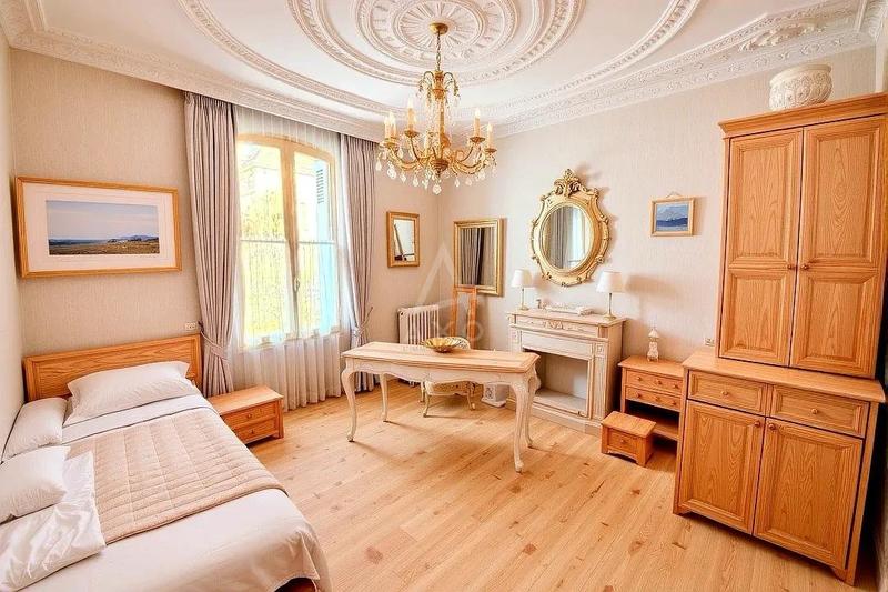 Maison - 331 m² - 11 pièces