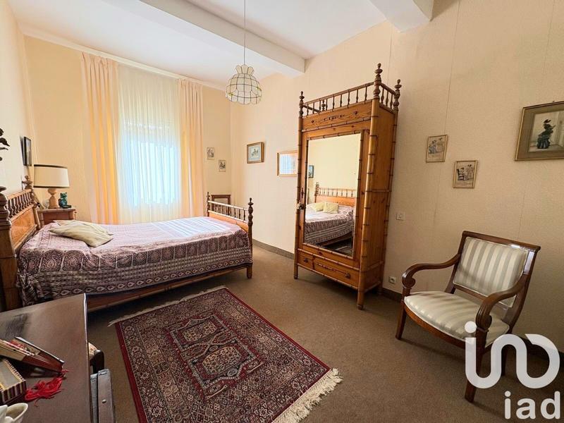 Maison - 330 m² - 10 pièces