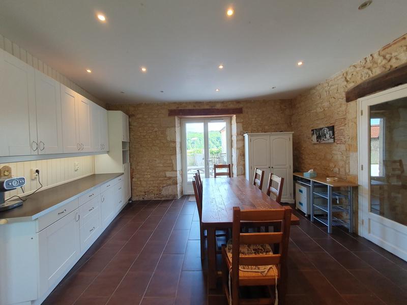 Maison traditionnelle - 485 m² - 22 pièces