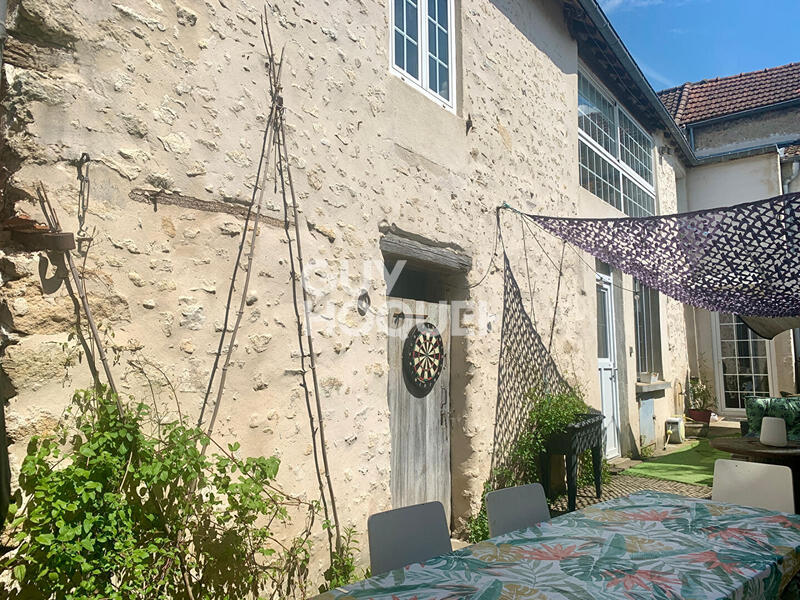 Maison - 185 m² - 8 pièces