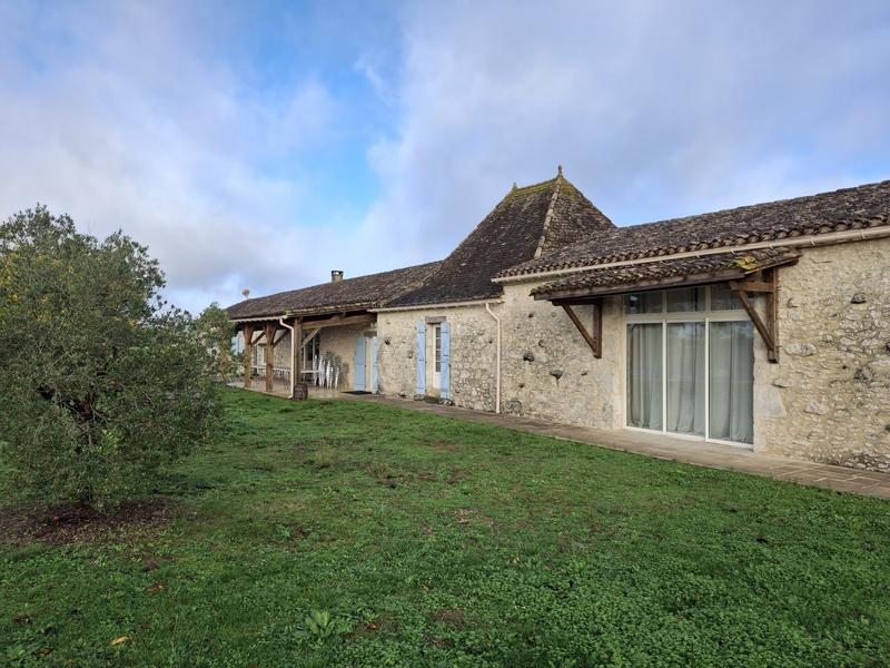 Maison ancienne - 347 m² - 15 pièces