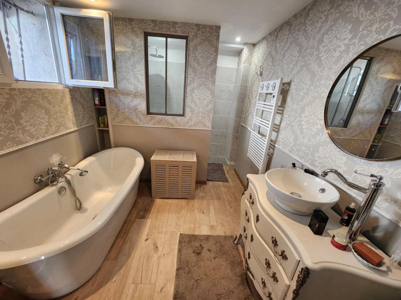 Maison - 230 m² - 7 pièces