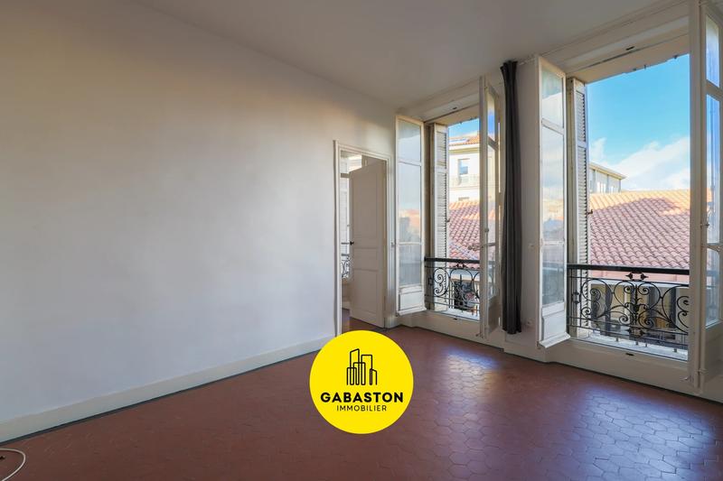 Appartement - 93 m² - 5 pièces