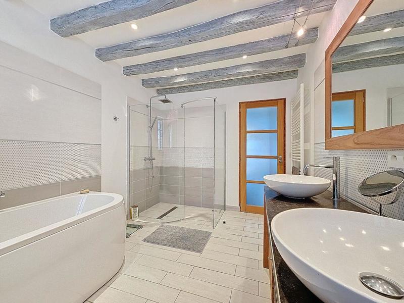 Maison - 210 m² - 8 pièces