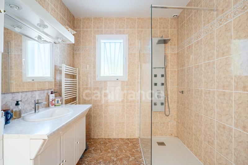 Maison - 200 m² - 6 pièces