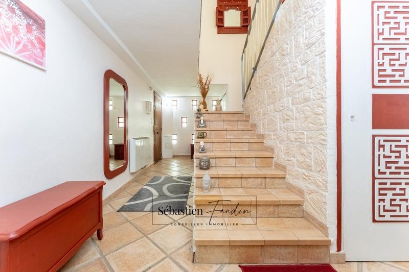 Maison - 210 m² - 8 pièces