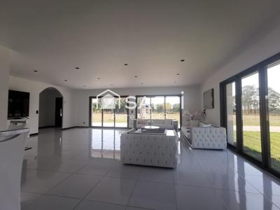 Maison - 146 m² - 4 pièces