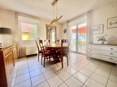 Maison - 98 m² - 5 pièces