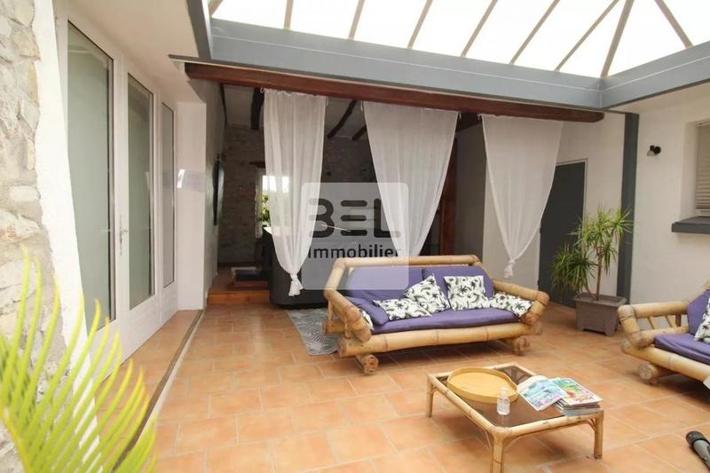 Propriété - 740 m² - 22 pièces