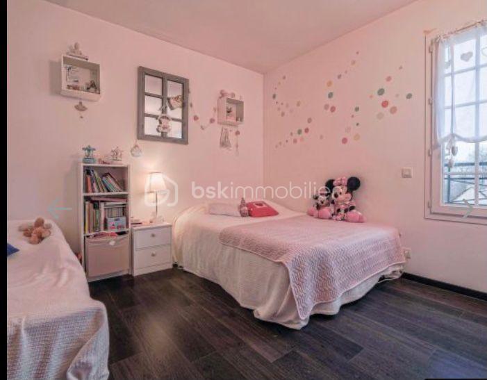 Maison - 225 m² - 7 pièces