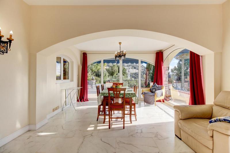 Villa - 295 m² - 7 pièces