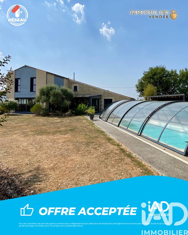 Maison - 244 m² - 9 pièces