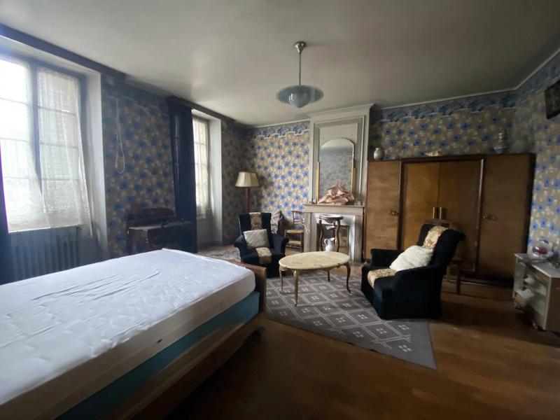 Maison - 277 m² - 10 pièces