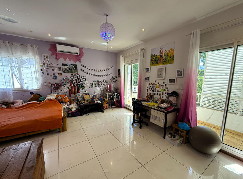 Maison - 210 m² - 7 pièces