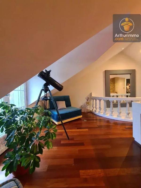 Maison - 230 m² - 7 pièces